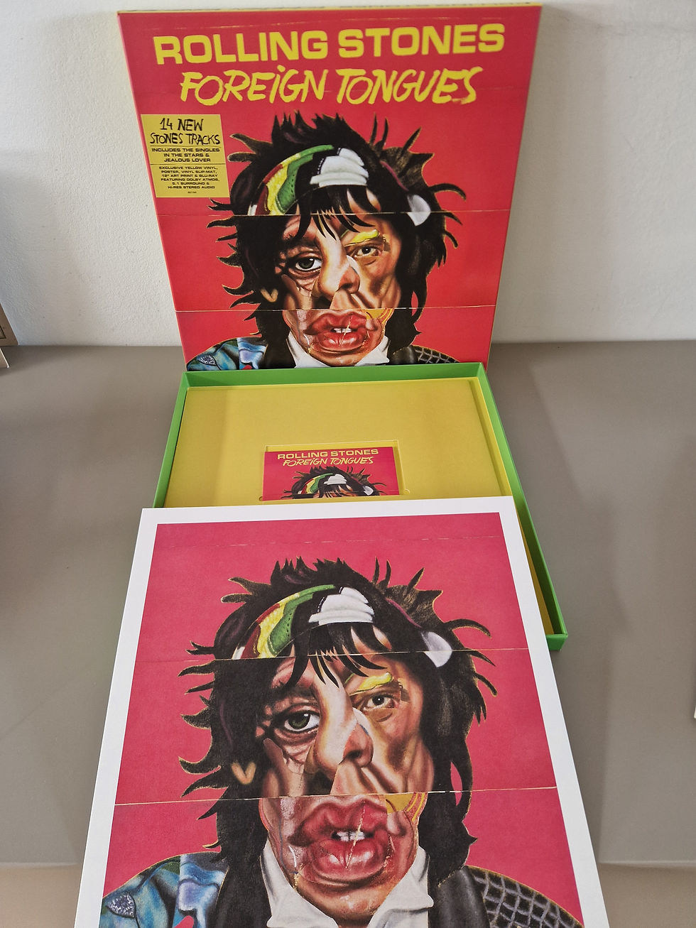 Miniature : The Rolling Stones - Foreign Tongs - Vinyle 2LP jaune Boxset - Bluray, Feutrine,