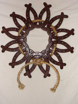 Horseshoe_Wreath[1]