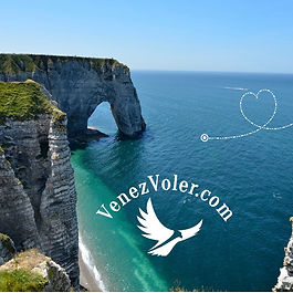 Carte souvenir falaise d' Etretat en avion Normandie