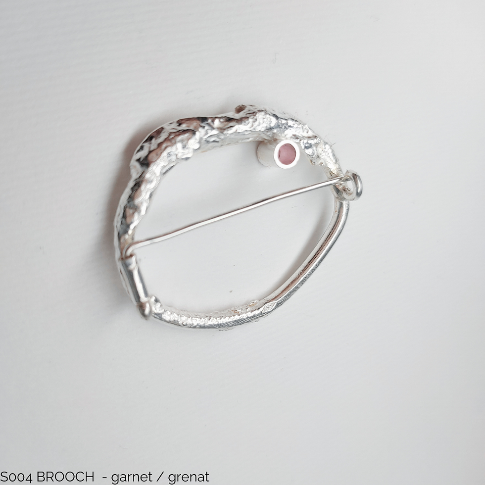 Thumbnail: S004-BR01-BROOCH-MIDI