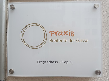 Praxisschild außen am Gebäude, Gemeinschaftspraxis Breitenfelder Gasse