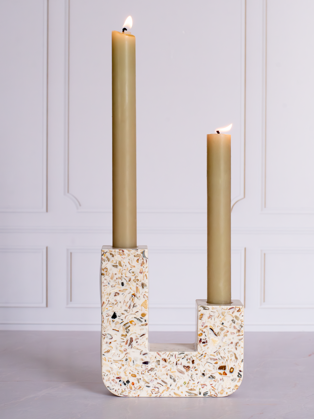 Biophilic Jesmonite Gypsum Acrylic Resin Home Decor Candle Holder Stand U-shaped Holds 2 Candlesticks Seashells Book-end