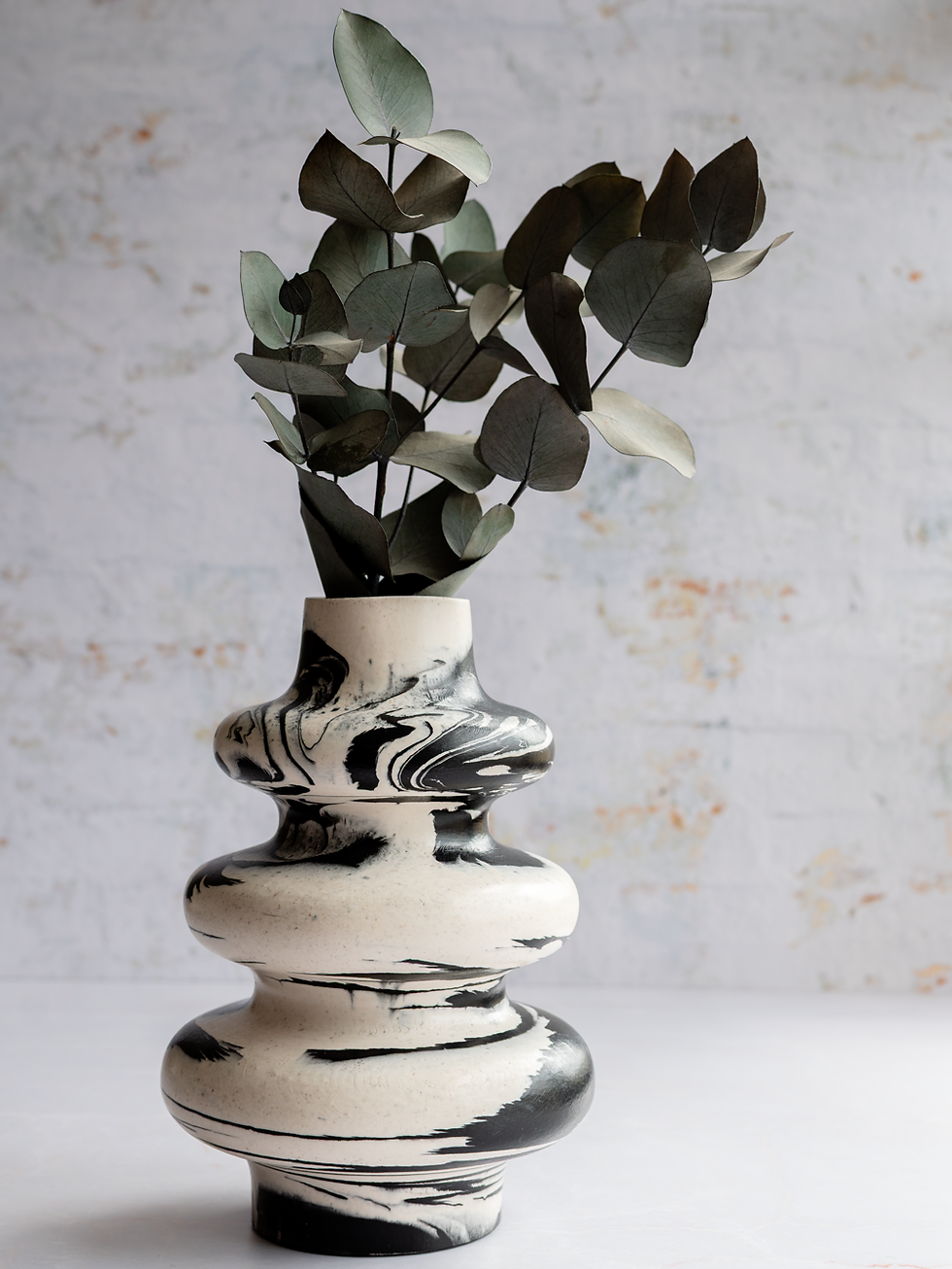 Biophilic Jesmonite Gypsum Acrylic Resin Aqua Resin Home Decor Sphere Vase Neutral Black and White Marble Beach Sand