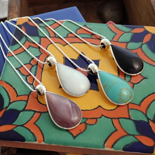 Teardrop Stone Pendant Necklace platabonita