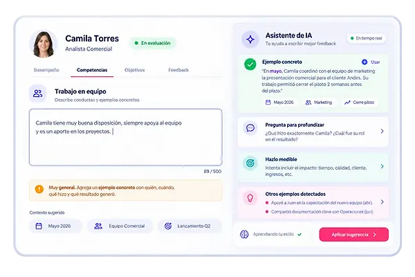 Asistente de IA que ayuda a redactar feedback sobre competencias con ejemplos y preguntas para profundizar.