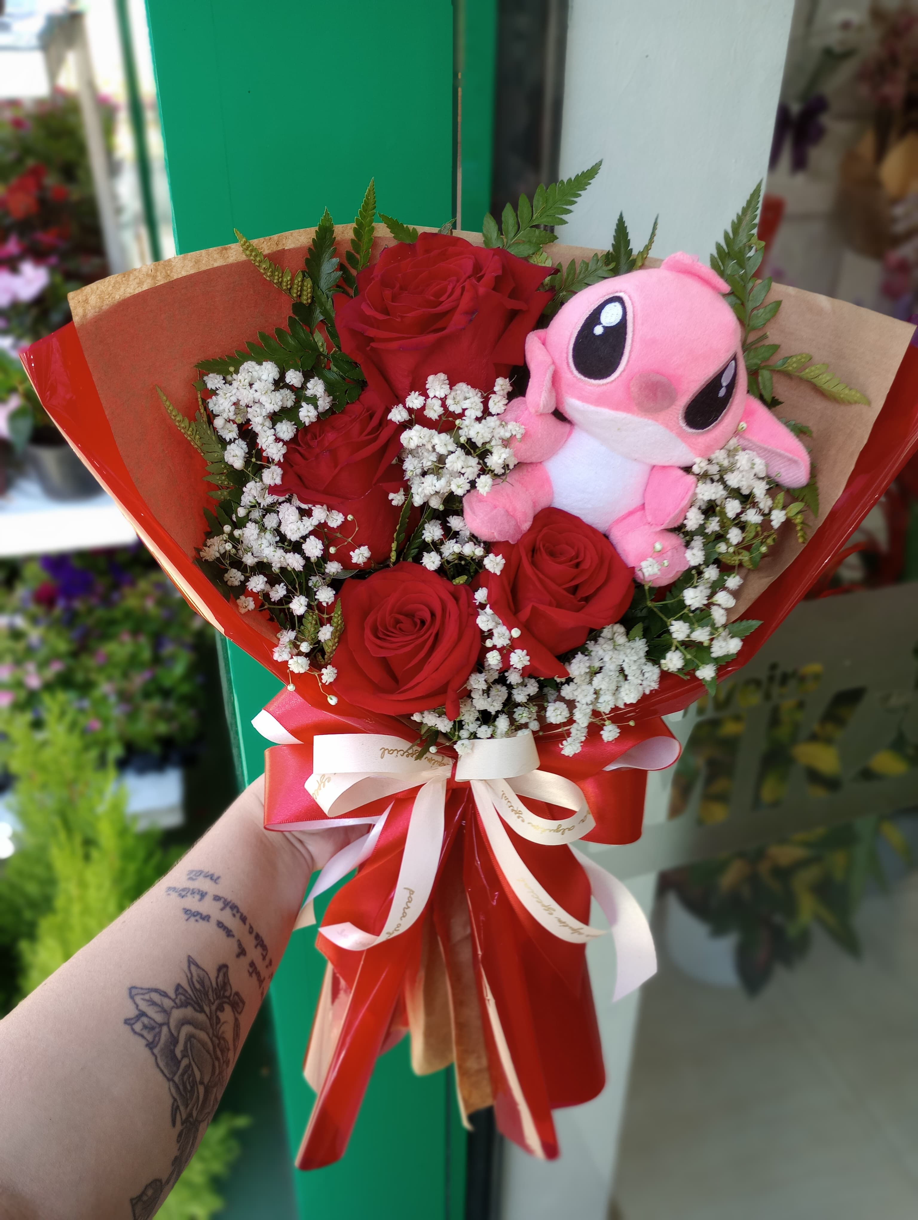 Buquê Romântico com Pelúcia e Rosas Vermelhas