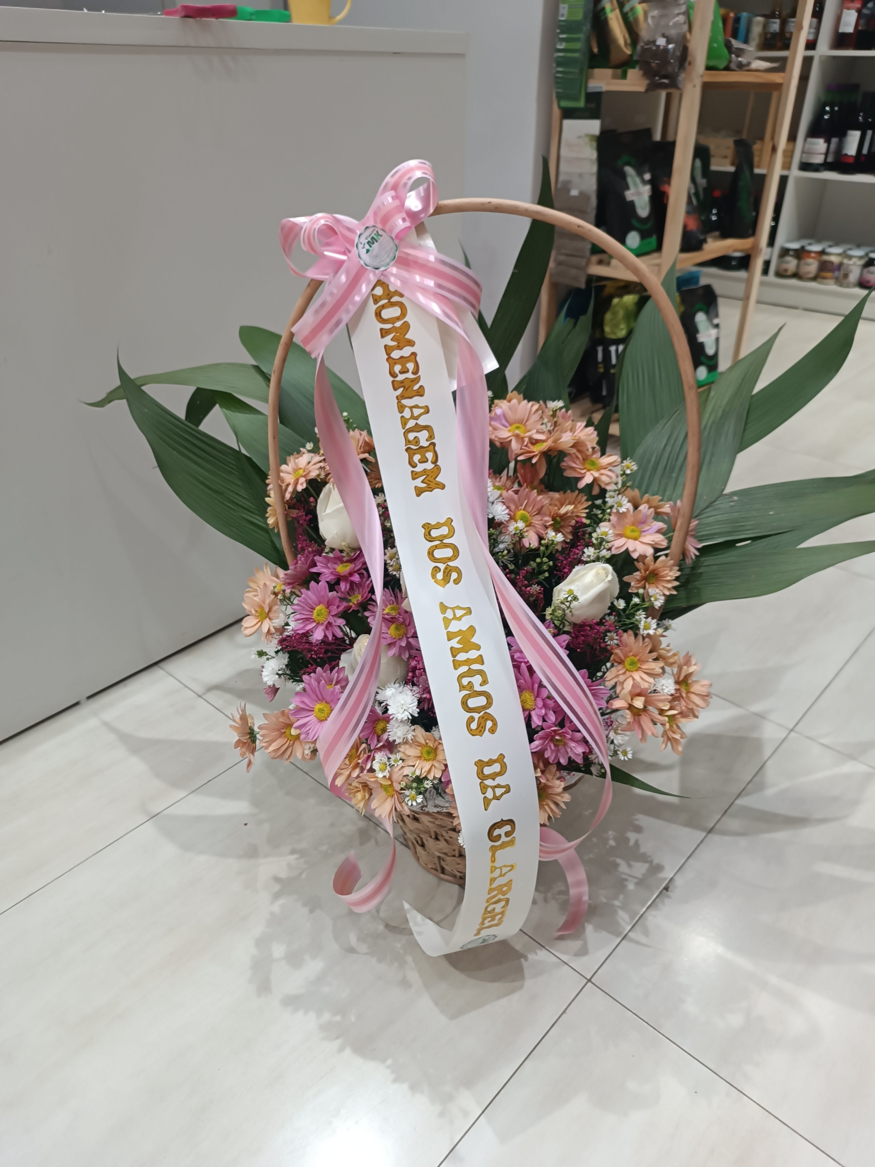 Corbélia de Flores Homenagem com Delicadeza