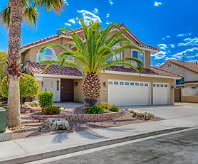 Captivating 5 Bed 3 Bath w/ Heated Pool