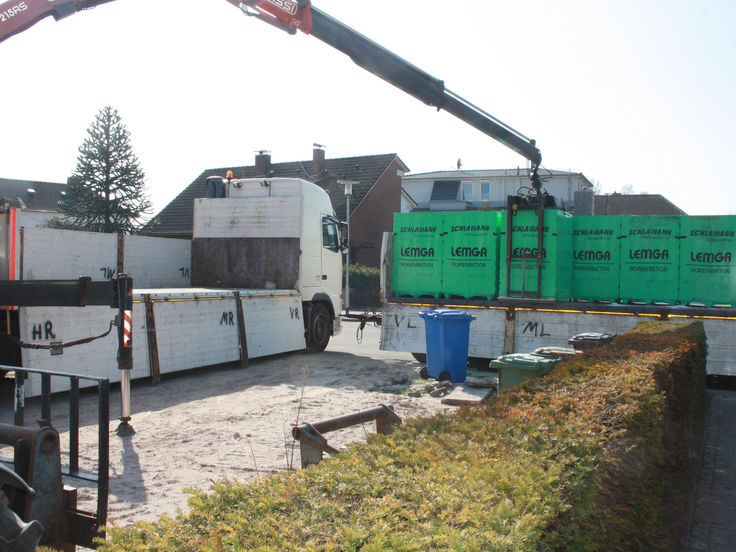 Transporte Uwe Koopmann, Baustoff Transport, Container Transport, Ladekran, LKW Ladekran, Transportunternehmen, Transporter mit Kran, Bremen, Hamburg, Niedersachsen