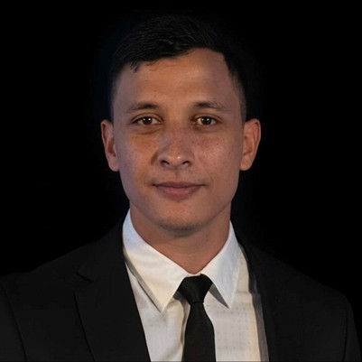Retrato de hombre con traje y corbata