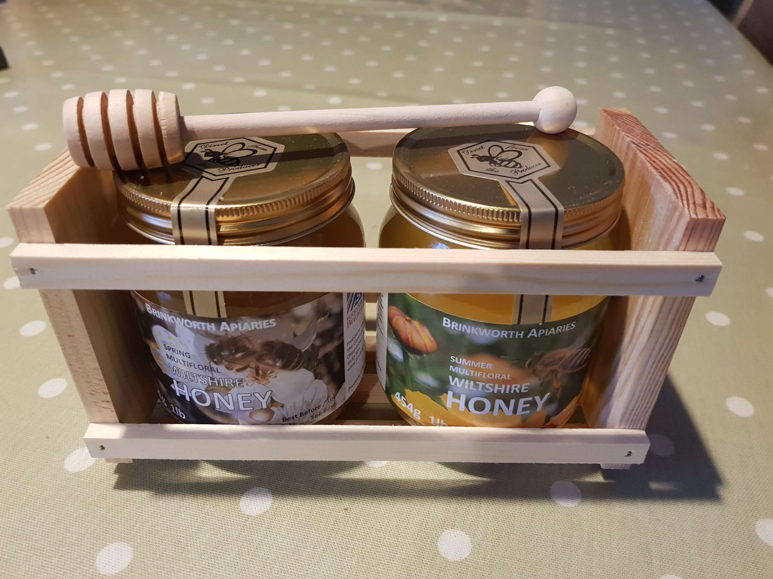 2lb of honey in a wooden gift crate