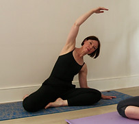 Mermaid stretch, Pilates exercise