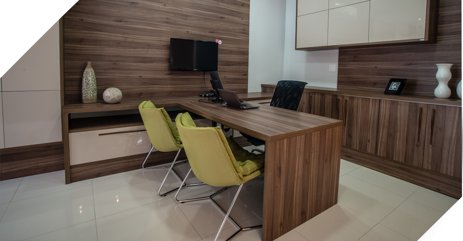 Mesa e Armário com Painel