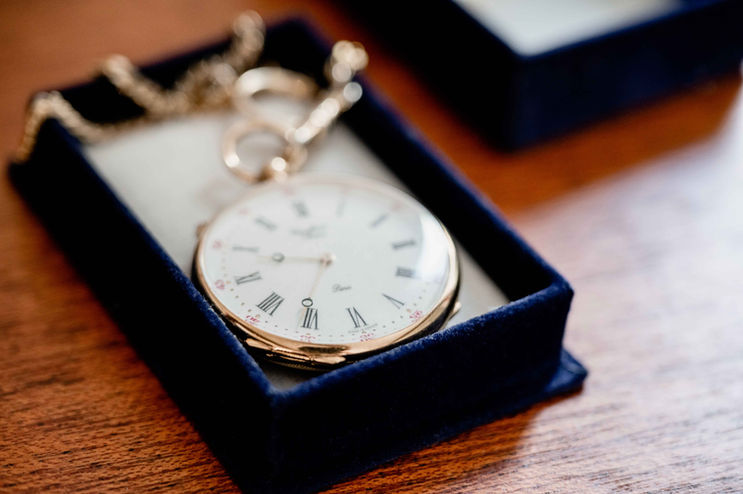 Photographe mariage rennes 35 préparatifs détails marié