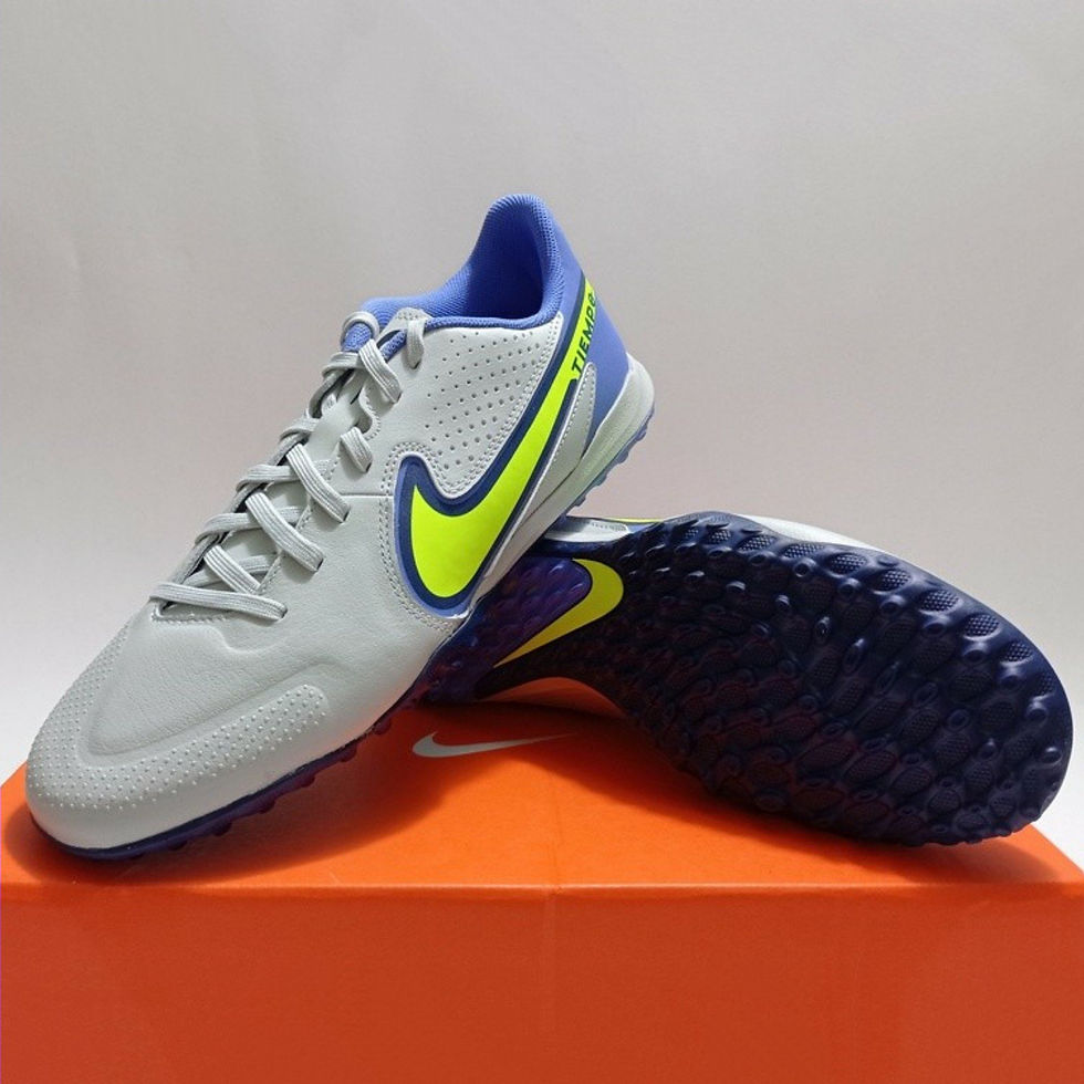 Фото футбольной обуви (сороконожек) Nike Tiempo Legend 9 TF White Sapphire Volt в интернет магазине footgoal.shop
