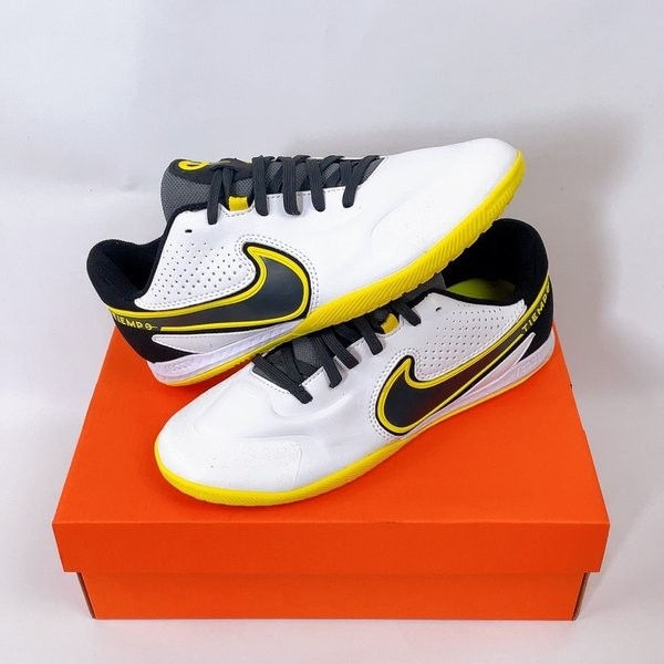 Фото футбольной обуви для зала Nike Tiempo Legend 9 IC White Black Yellow в интернет магазине footgoal.shop