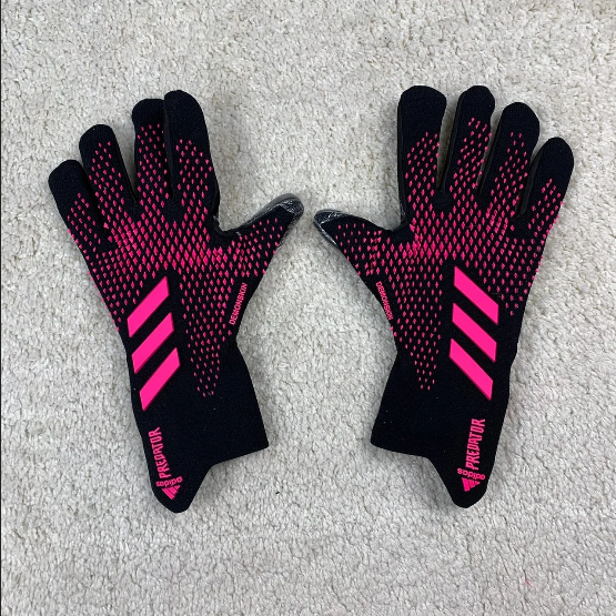 Вратарские перчатки Adidas Predator Pro черно-розовые / Вратарские перчатки адидас предатор про