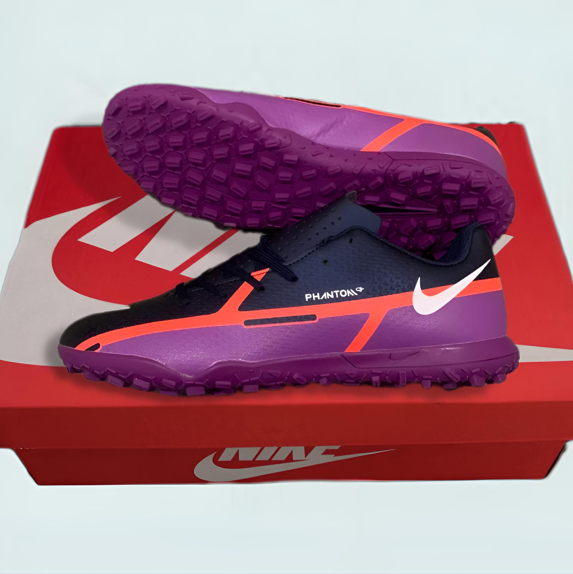 Фото футбольной обуви (сороконожек) Nike Phantom GT2 TF Purple Black в интернет магазине footgoal.shop