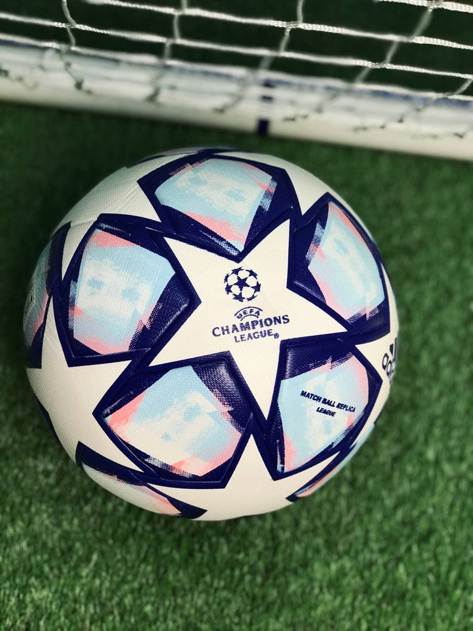Миниатюра: Футбольный Мяч Adidas Champions League