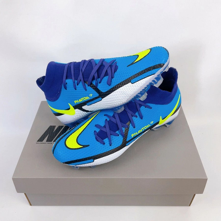 Фото футбольных бутс Футбольные бутсы Nike Phantom GT 2 Dinamic Fit FG Sky Blue в интернет магазине footgoal.shop