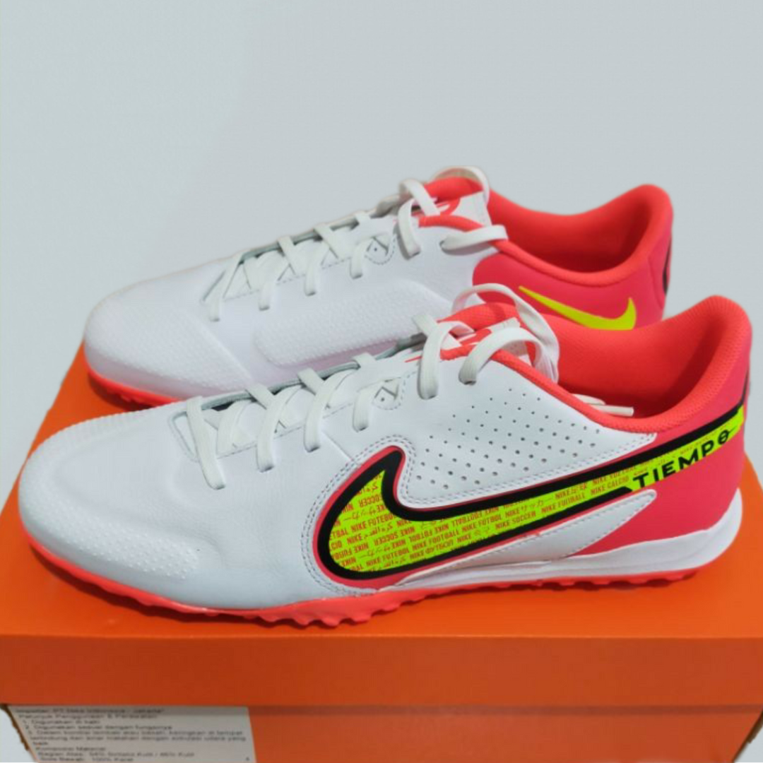 Фото футбольной обуви (сороконожек) Nike Tiempo Legend 9 TF White Bright Crimson в интернет магазине footgoal.shop