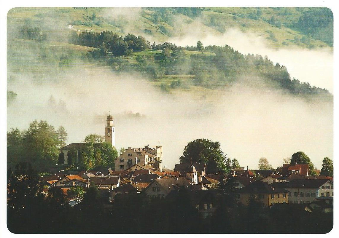 110 Kultur in Graubünden, z.B. Andeer, wo versucht wird, Lebenswert zu erhalten