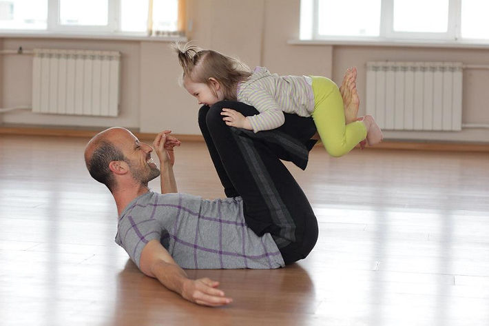 Contakids, Itay Yatuv, parent child, dance together, neuchâtel, parent enfant, activité enfant, petit, petite, jouer, international, parent, expat