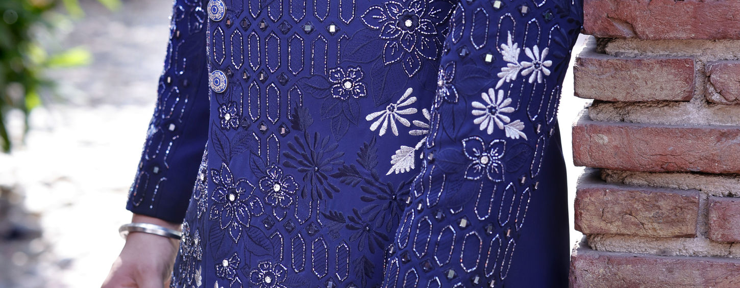 Jodhpuri suit (general term)
Indian wedding suit
Men's ethnic wear (India)
Sherwani alternative
Jodhpuri set (indicates complete set with jacket, pants, etc.)
Indian festive wear (for targeting festivals)
Men's kurta pajama set (if the Jodhpuri resembles a kurta pajama set)
Brocade Jodhpuri (if featuring brocade fabric)
Colorful Jodhpuri (highlights a key feature)
Jodhpuri suit, wedding (targets specific occasion)