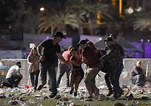 Concertgoers in Las Vegas carry victims to safety, Oct. 1, 2017, (Unitedvoice.com)