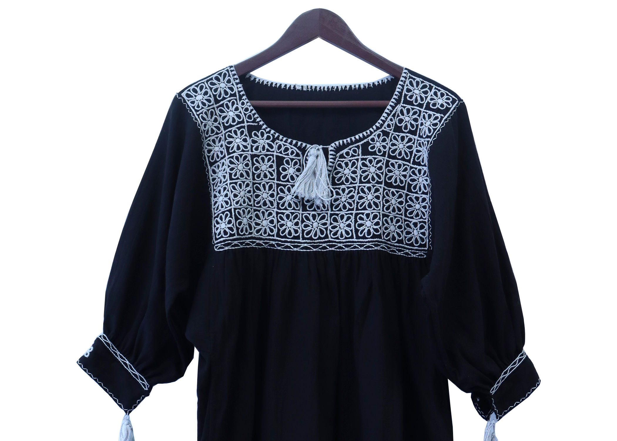 Vestido Aguacatenango -Talla:M a G- Manta Negro, Bordado Rococo