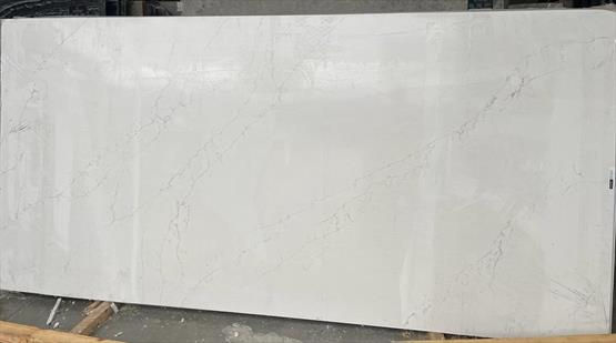 COMPAC Unique Charlemagne engineered stone surface with a warm creamy-white base with quiet clouded depth and subtle tonal variation