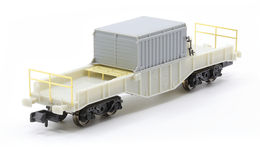 Revolution Trains N Gauge FNA-D nuclear flask wagon - Close-up look