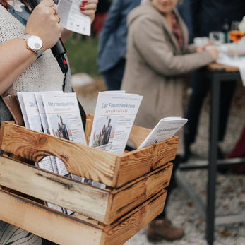 Foto von einer Hochzeitszeitung.