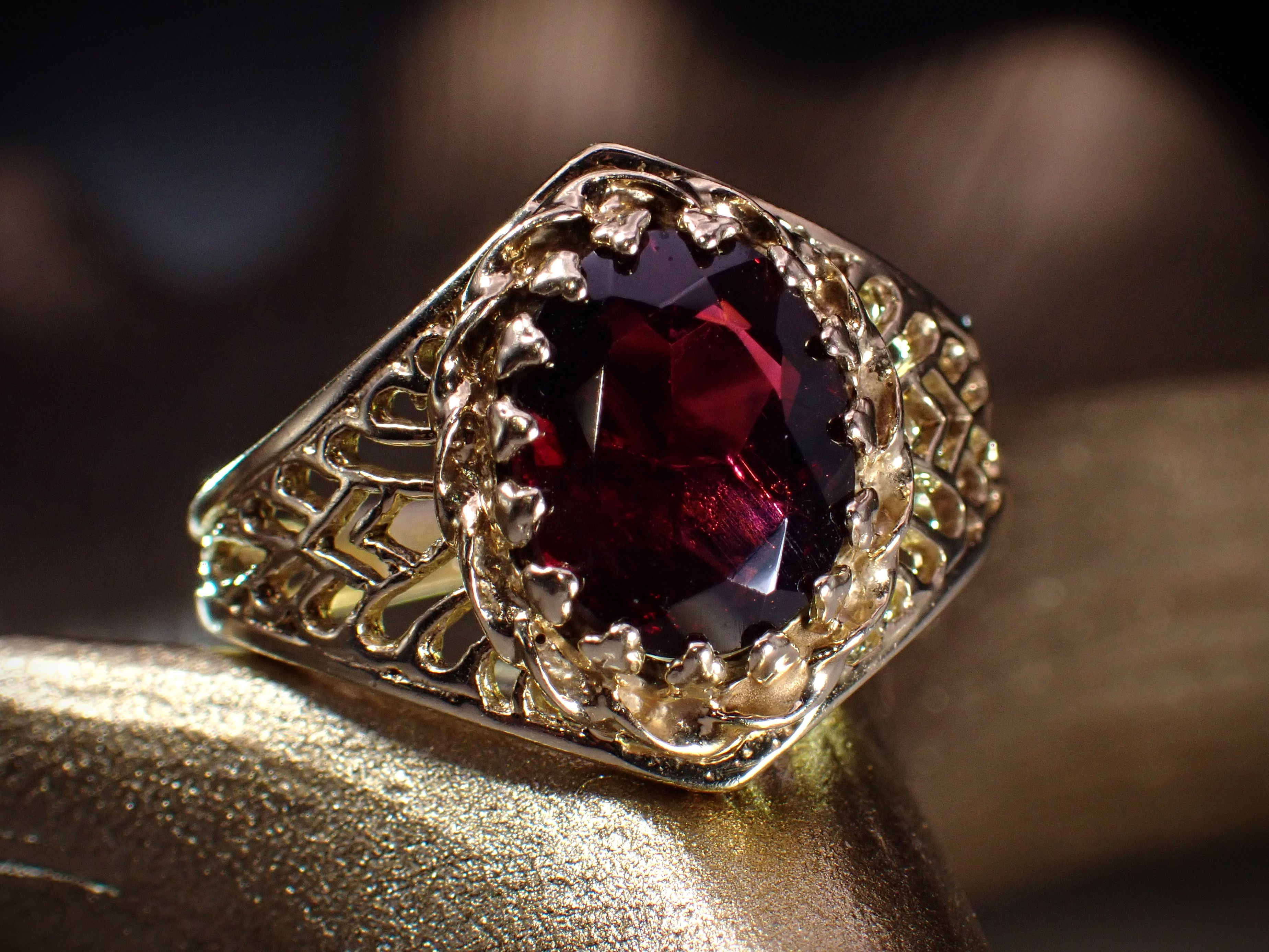 14K Yellow Gold Vintage Oval Dark Red Garnet Filigree Statement Pinky Ring