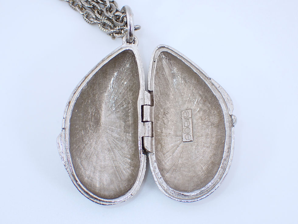 Thumbnail: 1970's Silver Tone Aliage Locket Estee Lauder Mussel Shell Pendant Necklace