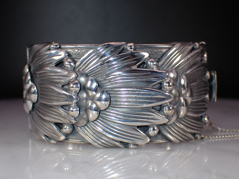 Thumbnail: 1-3/8" Wide Silver Tone Palm Frond Floral Hinged Bangle Bracelet