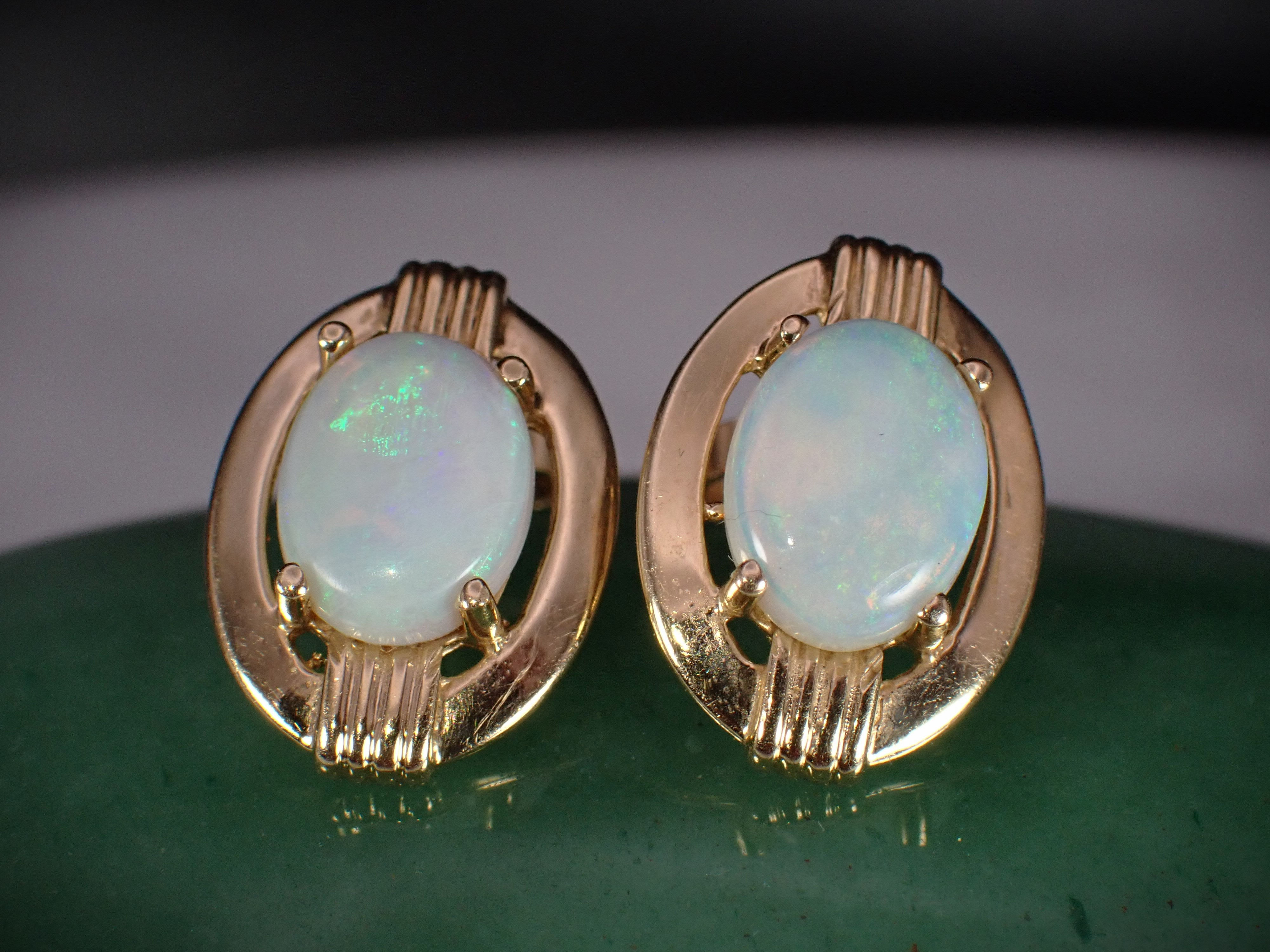 Vintage 14K Yellow Gold Oval Crystal Opal Linear Design Fancy Stud Earrings