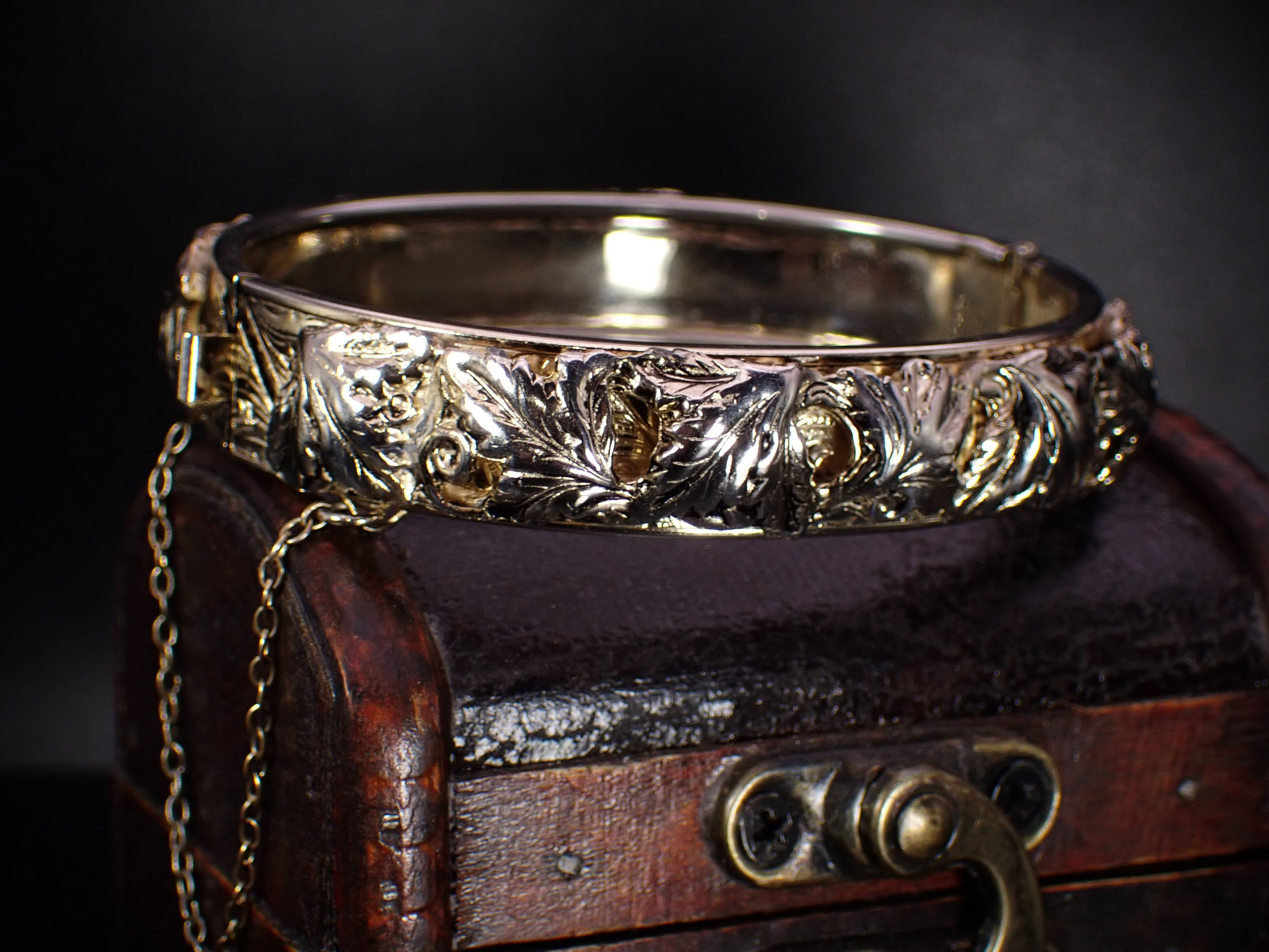 1/2" Wide Gold Tone Victorian Style Leaf Repousse Hinged Bangle Wedding Bracelet