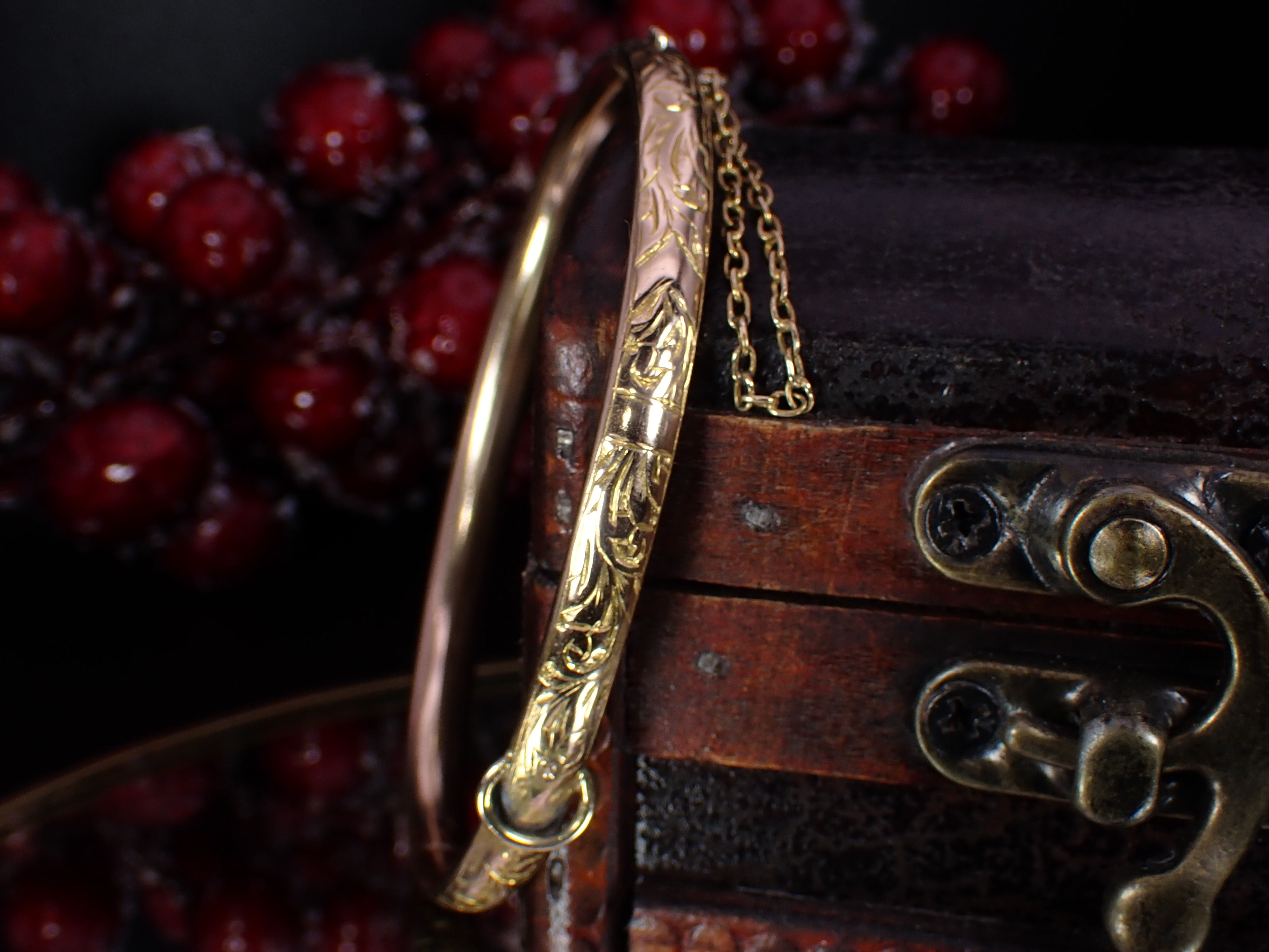 9K Yellow Gold Antique Victorian Etched Floral Hinged Bangle Wedding Bracelet