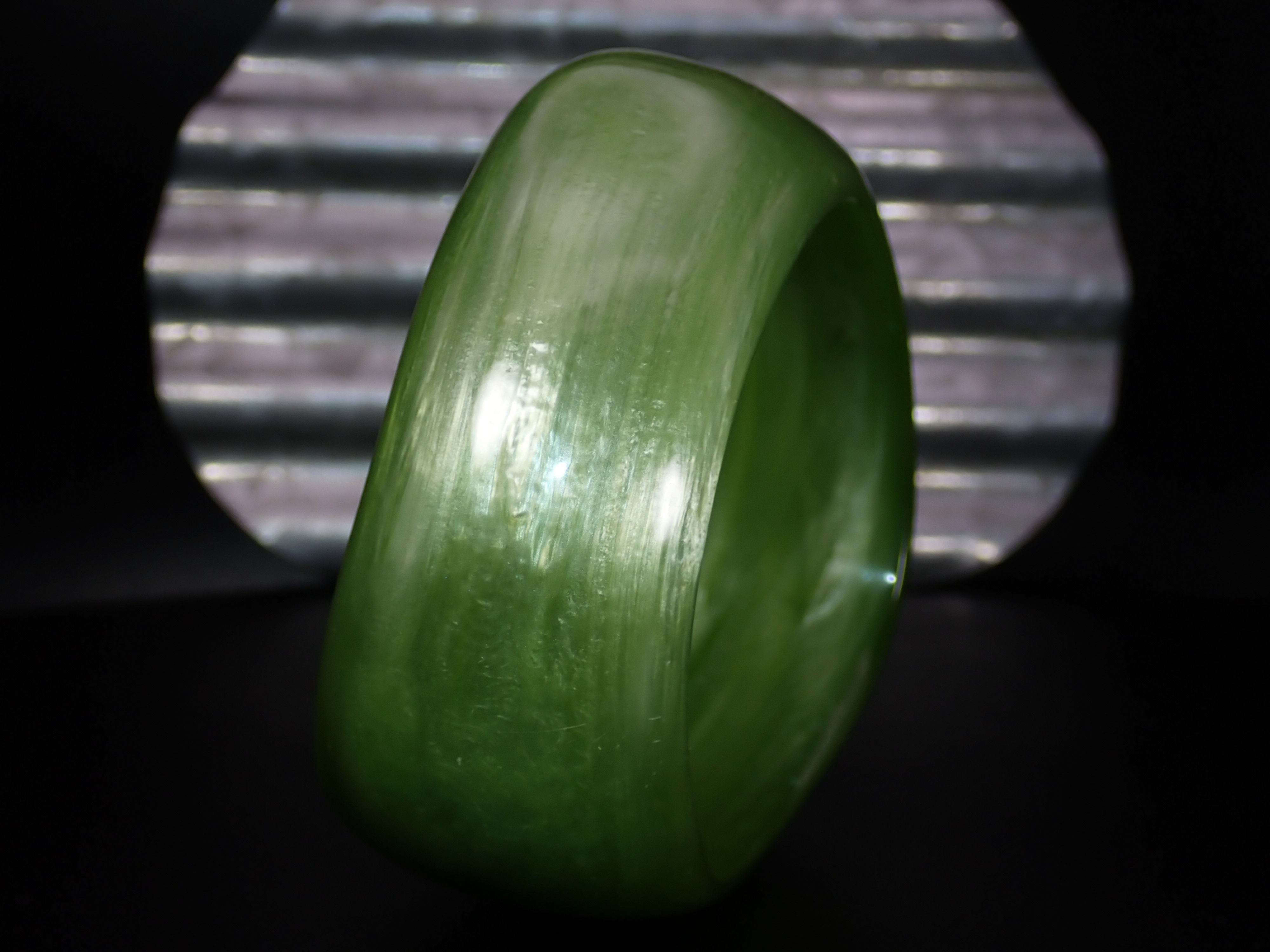 Vintage Marbled Striations Grass Green Moonglow Lucite Chunky Bangle Bracelet