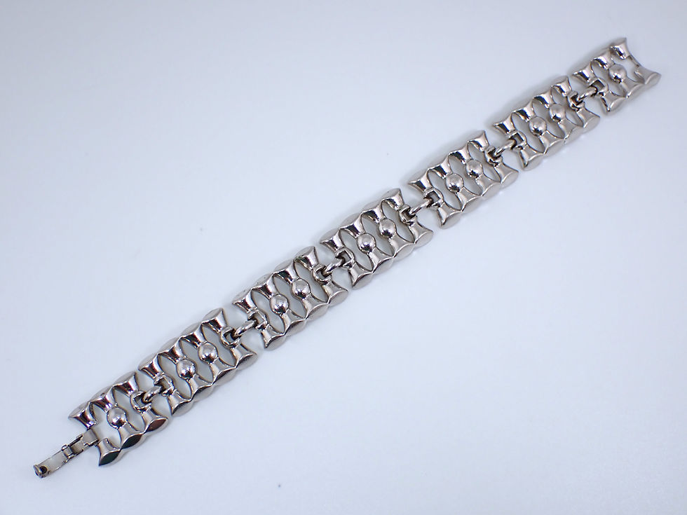Thumbnail: Vintage Silver Tone Designer Monet Bowtie Link Bracelet