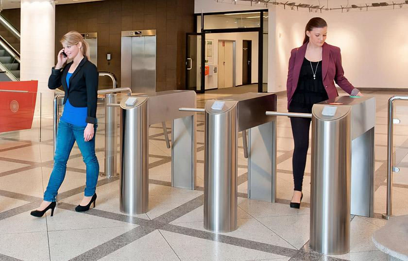 ¿Cuándo usar torniquetes de acceso y por qué son una excelente inversión en seguridad?En un mundo donde la seguridad física es cada vez más importante, los torniquetes de acceso se han convertid