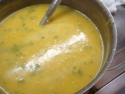 Receita de Sopa de Mandioquinha com Salsinha