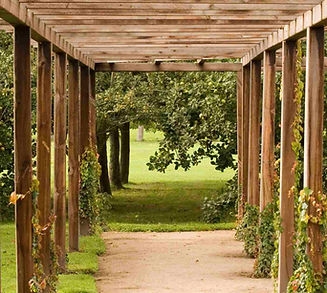 Bygga pergola med markskruvar _ Linköping.jpeg
