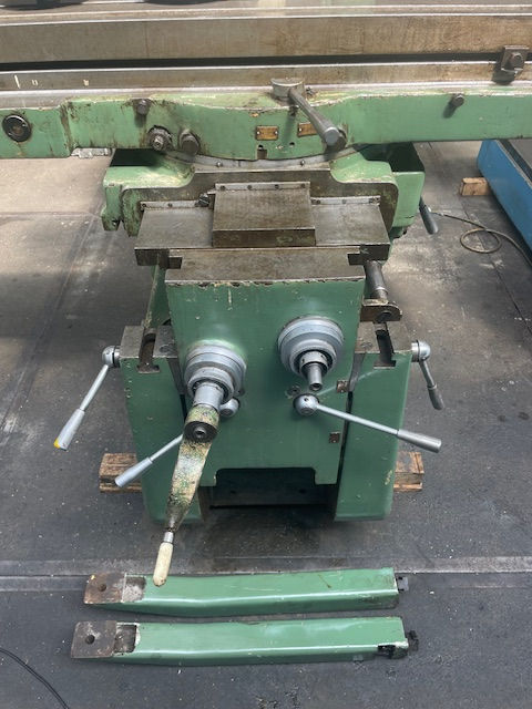 Thumbnail: GATE GIEWONT MODEL 4 UNIVERSAL MILLING MACHINE