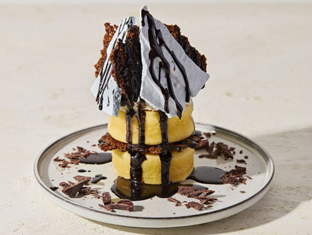チョコミント好き集まれ!8月1日より、自分で割って食べるビスケットパンケーキ!