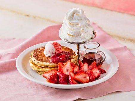 国産いちごを贅沢に使用した“いちごづくし”のパンケーキ3月26日(木)から越谷店にて期間限定で販売!