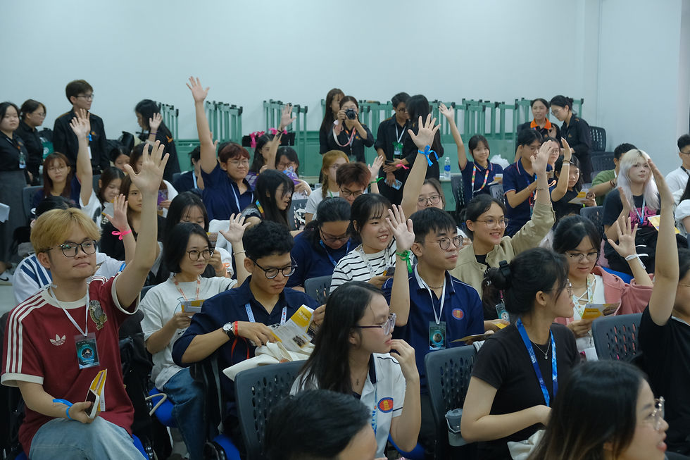 Các bạn sinh viên USSH hào hứng trả lời câu hỏi từ Tiếng Trung Ni Hao.