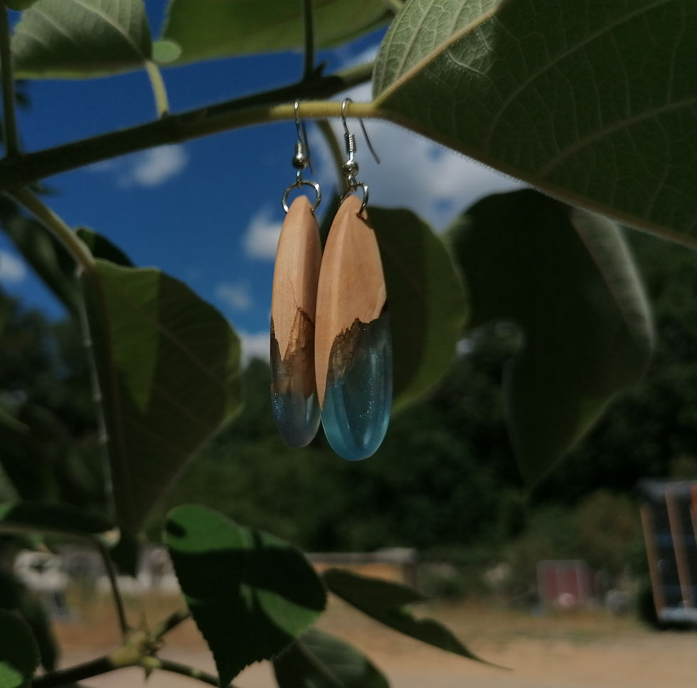 Boucles d'oreilles en olivier et résine