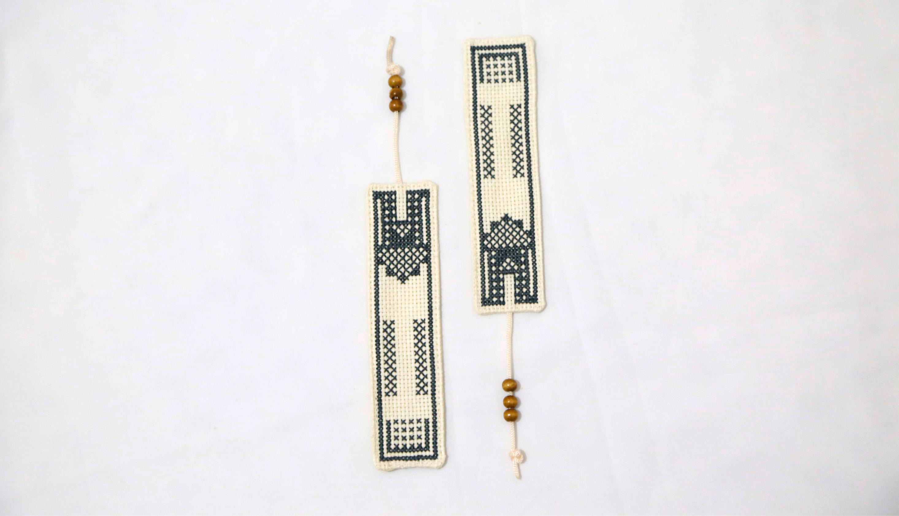 お城の柄のブックマーク　紺鼠色